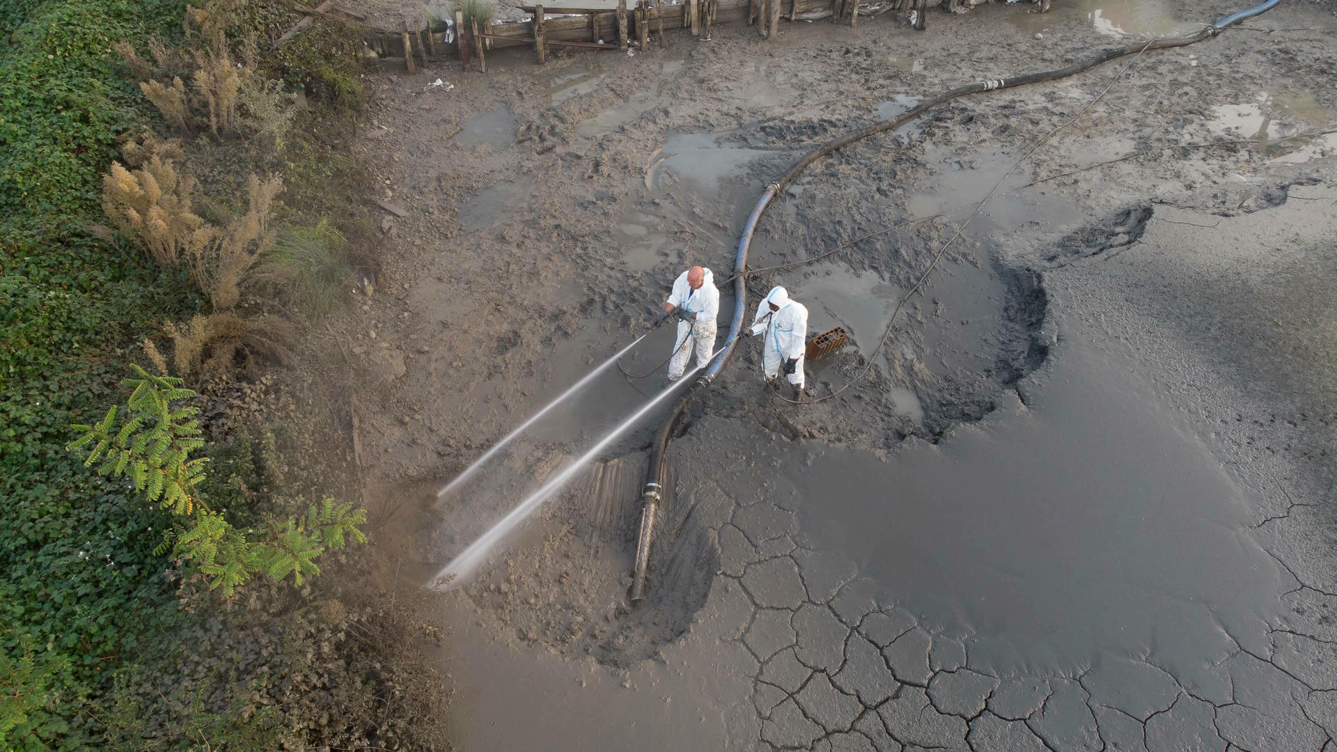 Industrial tank rehabilitation intervention using advanced cleaning and maintenance technologies