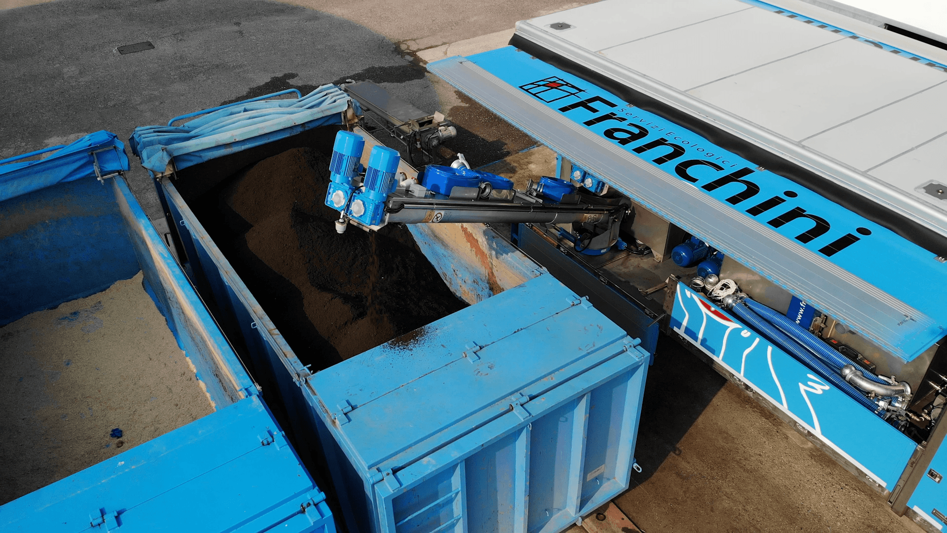 Impianti mobili trattamento fanghi riducono volumi e costi separando acqua e solidi direttamente in loco.