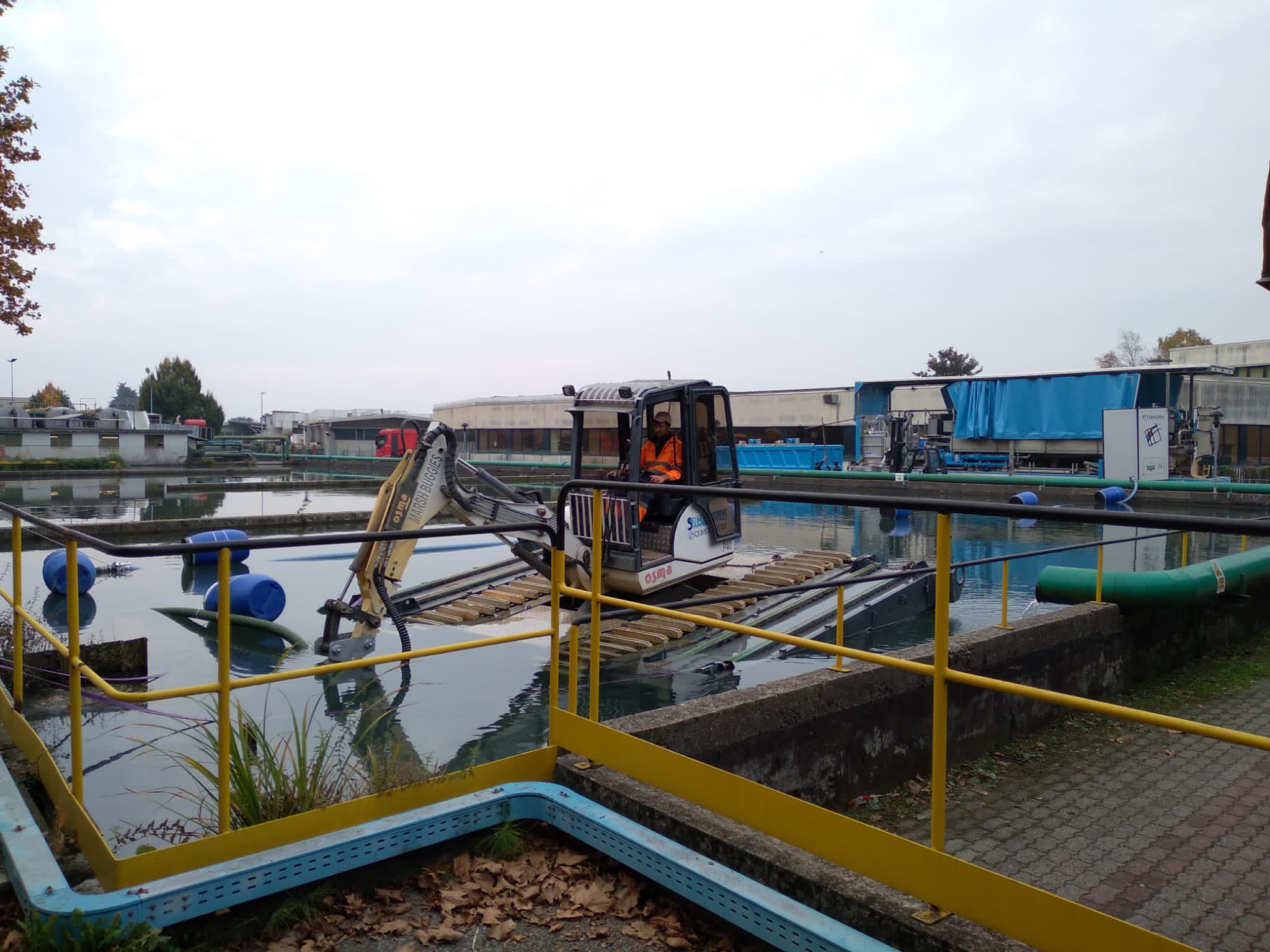 Pulizia con draga galleggiante